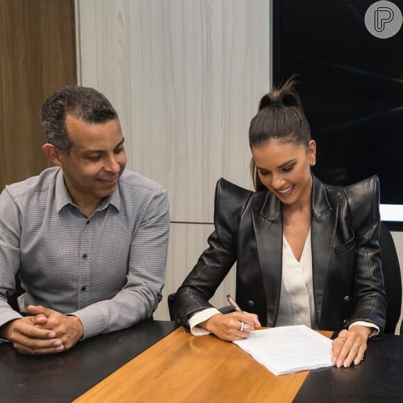 Mariana Rios confirmou a assinatura do contrato nesta quinta-feira (12)