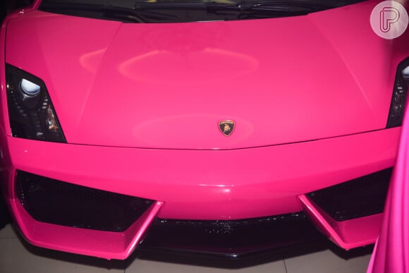 Lamborghini de Melody foi pintado de rosa especialmente para a aniversariante