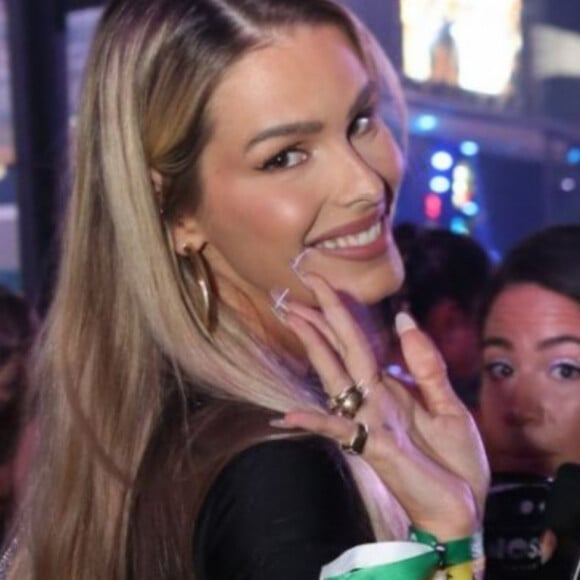 Yasmin Brunet foi defendida pela mãe após opinião polêmica de Simone Medina, mãe de Gabriel Medina, ex-marido da jovem modelo