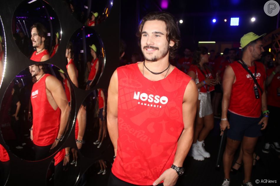Yasmin Brunet teria trocado beijos com Nicolas Prattes em camarote