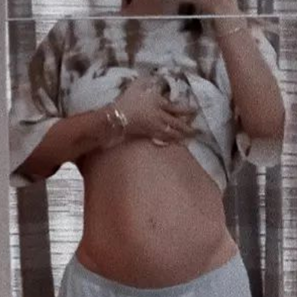 Grávida de 4 meses, Virgínia Fonseca levantou a blusa e exibiu a barriga de grávida: 'Gente! Olhem minha barriga'