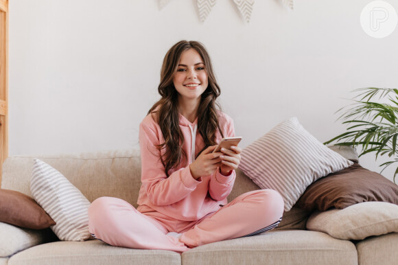 Pijama na cor rosa é perfeito para mulheres românticas no Inverno