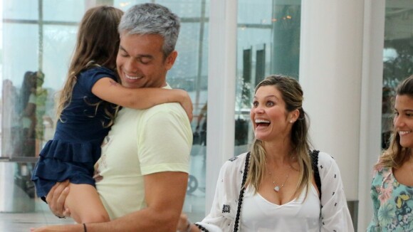 Flávia Alessandra e Otaviano Costa vão às compras com as filhas no Rio