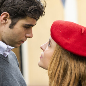 Davi (Rafael Vitti) e Isadora (Larissa Manoela) retomam namoro na novela 'Além da Ilusão'