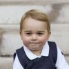 Príncipe George, filho de Kate Middleton e do príncipe William, fotografa para Natal da família britânica
