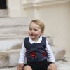 Príncipe George, filho de Kate Middleton e do príncipe William, posa para fotos de Natal da família britânica