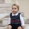 Príncipe George, filho de Kate Middleton e do príncipe William, faz fotos em clima natalino