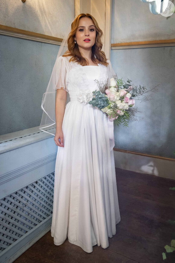 Isadora (Larissa Manoela) surge com vestido de noiva para casamento com Davi/Rafael (Rafael Vitti) na novela 'Além da Ilusão'