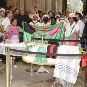 Milton Gonçalves recebeu homenagem da Mangueira em seu velório; ator morreu aos 88 anos