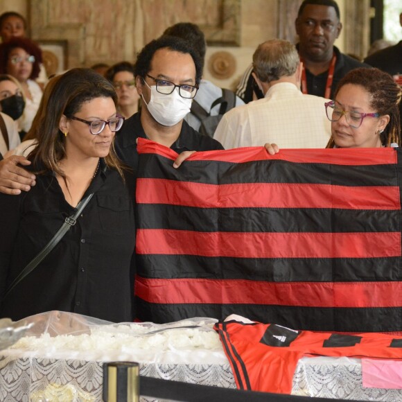 Filhos de Milton Gonçalves fizeram homenagem ao pai em velório no Theatro Municipal