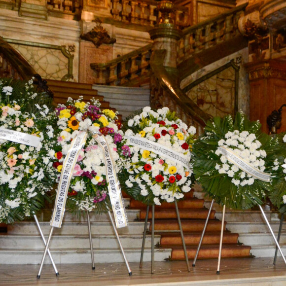 Milton Gonçalves recebeu coroas de flores em seu velório em 31 de maio de 2022