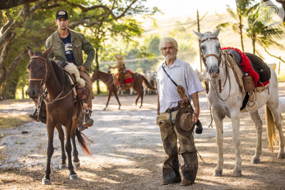 Juma (Alanis Guillen) resolve cavalgar pelo Pantanal com José Lucas de Nada (Irandhir Santos) na novela 'Pantanal'