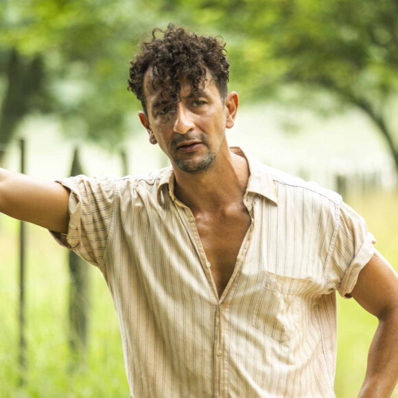 José Lucas de Nada (Irandhir Santos) rejeita 'ajuda' de Juma (Alanis Guillen) na novela 'Pantanal'