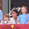 Princesa Charlotte compareceu ao Trooping the Colour com os pais, Kate Middleton e Príncipe William, e os dois irmão, George e Louis.