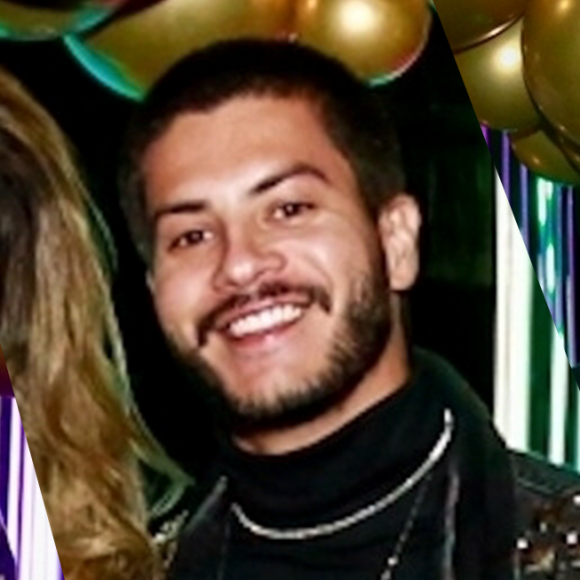 Douglas Silva ofereceu uma festa aos amigos para celebrar o bom momento na vida e na carreira. As informações são da colunista Fábia Oliveira, do Em OFF