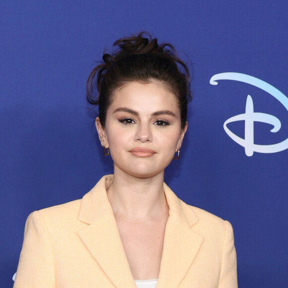 Larissa Manoela também gostaria de receber uma ligação de Selena Gomez para um feat