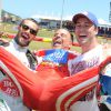 Marco Breda comemora vitória com Rafael Cardoso e Rodrigo Andrade no Kart dos Artistas