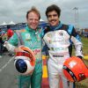 Caio Castro posa com Rubinho Barrichello no Kart dos Artistas