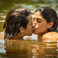    Novela 'Pantanal':     Jove   (Jesuíta Barbosa)   também fez sexo no rio com Guta (Julia Dalavia).  
     