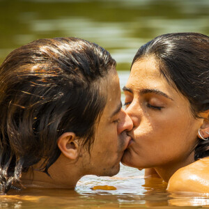 Novela 'Pantanal': Jove (Jesuíta Barbosa) também fez sexo no rio com Guta (Julia Dalavia). 
 