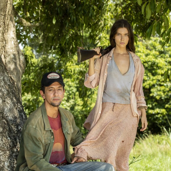 Novela 'Pantanal':  Após clima de romance com Zé Lucas (Irandhir Santos), Juma (Alanis Guillen) descobre que está grávida