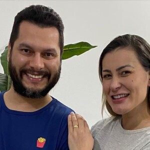 Andressa Urach explicou que casal escolheu um Chevrolet Tracker devido ao fato da família ter aumentado