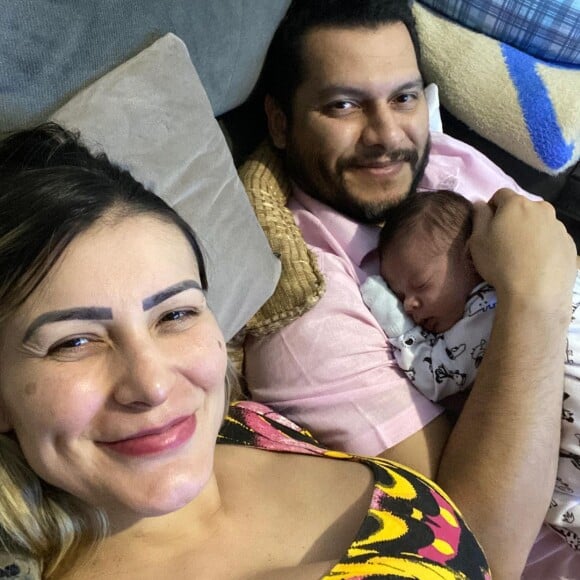 Andressa Urach e Thiago Lopes são pais de Leon, de 4 meses