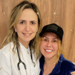 Joelma exibe rosto pela 1ª vez após tratamento