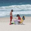 Cássia Kis Magro vai à praia com filhos na segunda-feira, 15 de dezembro de 2014, na Barra da Tijuca, na Zona Oeste do Rio de Janeiro