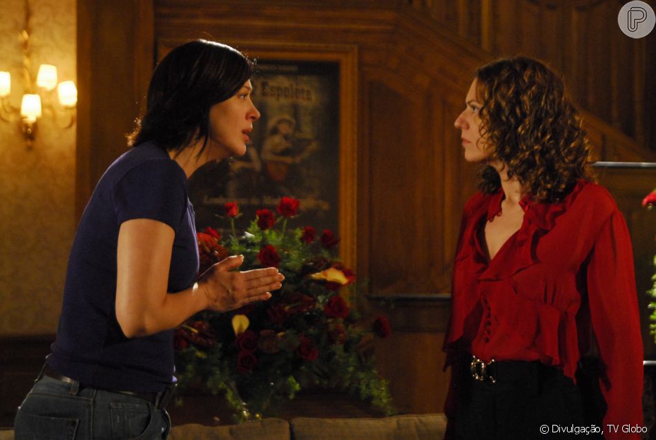 Flora (Patricia Pillar) e Donatela (Claudia Raia) são rivais na novela 'A Favorita'