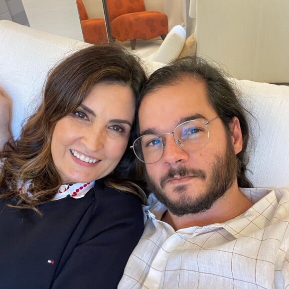Fátima Bernardes publicou uma série de fotos fofas com Túlio Gadêlha para se declarar ao amado