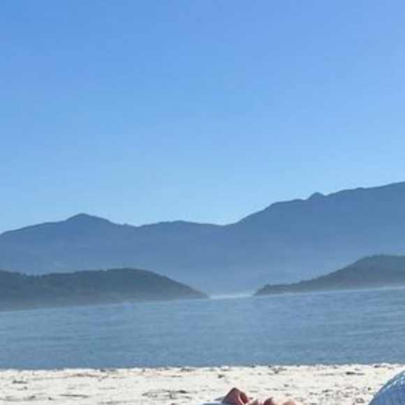 Gravidez de Viviane Araujo: um detalhe chamou a atenção dos fãs. 'Acho que o Joaquim também gosta, olha o pezinho dele na foto'