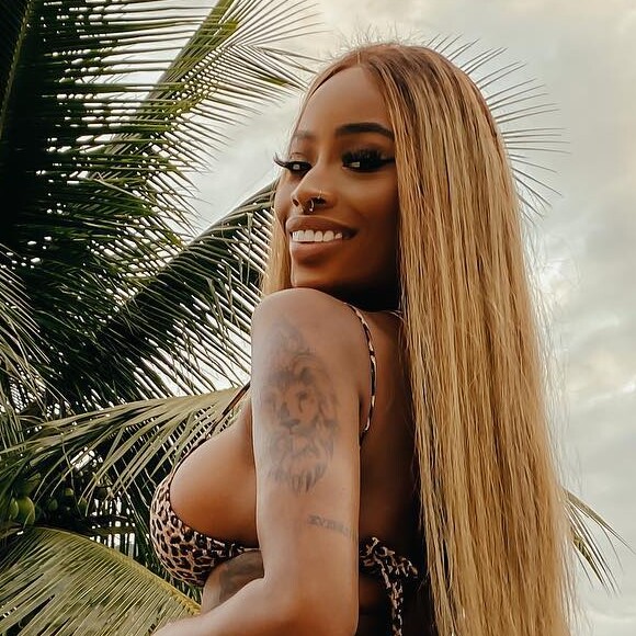 Gabriel Medina é visto com Tabatha Paixão, ex-participante do reality "Se Sobreviver, Case!"