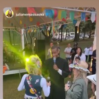 Festa junina em fazenda de Ana Maria Braga tem fogueira gigante, cantada de 'padre' e mais!