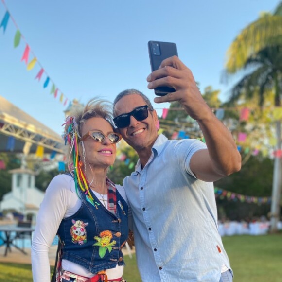 Ana Maria Braga costuma promover todo ano a festa junina para seus amigos mais próximos