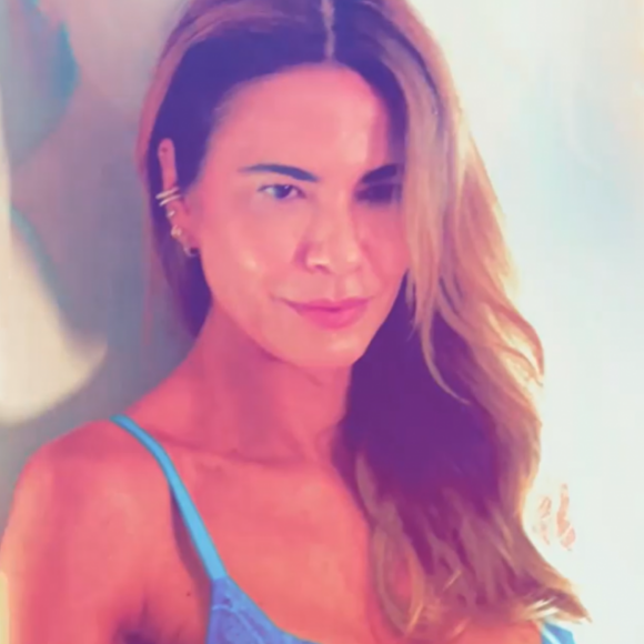 De lingerie, Luciana Gimenez foi enaltecida por seguidores em cliques recentes