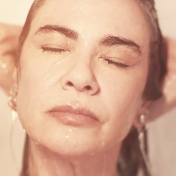 Luciana Gimenez também recebeu críticas após aparecer nua: 'Para que isso?', indagou uma internauta