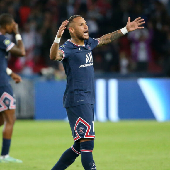 Neymar: saída do atleta do PSG seria devido a indisciplina do jogador