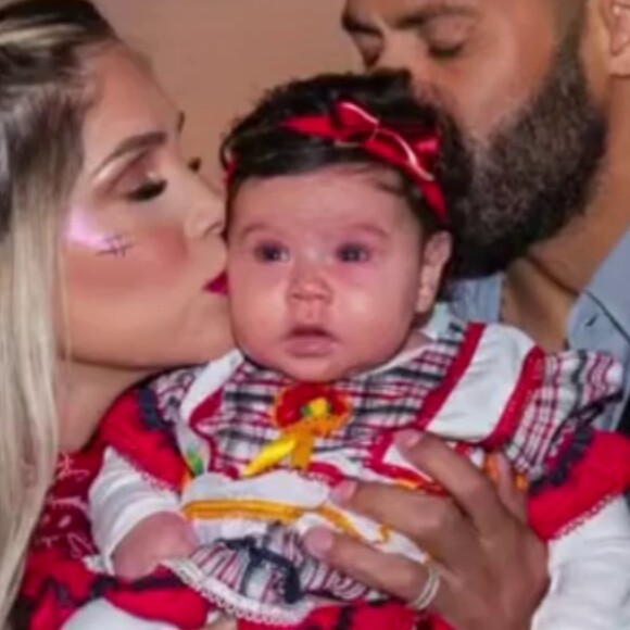 Hulk abre álbum de fotos de arraial com a família