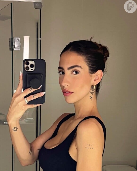 Outras famosas como Gabi Brandt, Kéfera e Dua Lipa, aderiram às sobrancelhas mais naturais