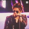 Considerado uma das revelações da música pop americana, Bruno também usou óculos escuros em sua apresentação