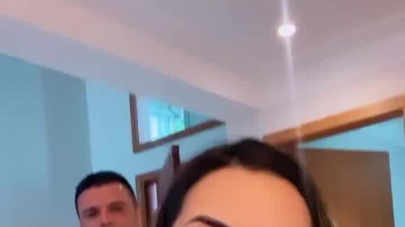 Deolane Bezerra publicou um vídeo ao lado dos policiais, que confirmam que nada ilícito foi encontrado na mansão