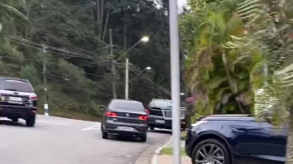 Deolane Bezerra exibiu prova de que o carro estava declarado no imposto de renda