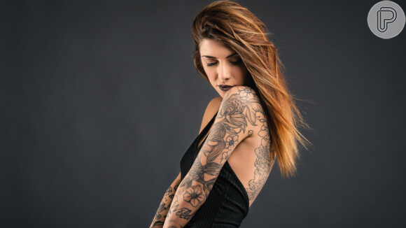 São vários os motivos que famosos (e anônimos) escolhem para tatuar no corpo algo que signifique muito para eles