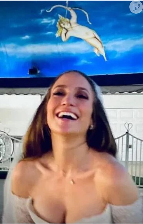 Jennifer Lopez se mostrou radiante e emocionada após se casar com Ben Affleck