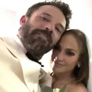 Jennifer Lopez contou detalhes de seu casamento com Ben Affleck em seu site oficial
