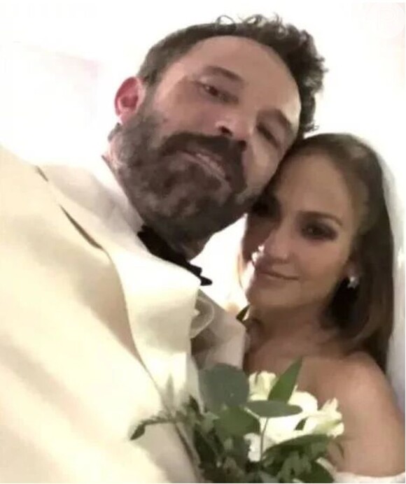Jennifer Lopez contou detalhes de seu casamento com Ben Affleck em seu site oficial