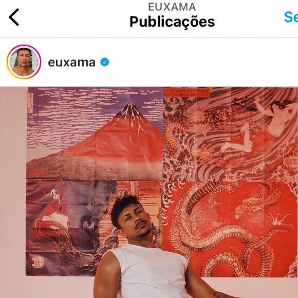 Xamã publicou, neste domingo, uma foto sentado em uma cadeira