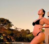 Virgínia Fonseca, de 23 anos, publicou um vídeo onde Maria Flor aparece mexendo bastante na barriga da mãe, nesta quarta-feira (21)