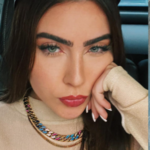 Yasmin Brunet mandou indireta para Jade Picon após ser ofendida por fãs da influencer em uma live